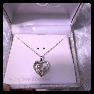 Beautiful mother child diamond necklace !